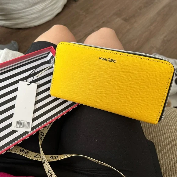 Marc Tetro Yellow Boston Terrier Wallet - In Mint Condition in the original box! - Picture 7 of 9